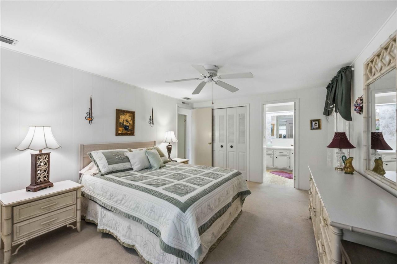 16 S Granada Plaza, Englewood, FL 34223 Photo