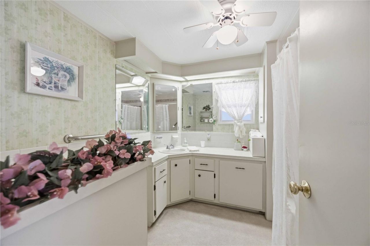 16 S Granada Plaza, Englewood, FL 34223 Photo