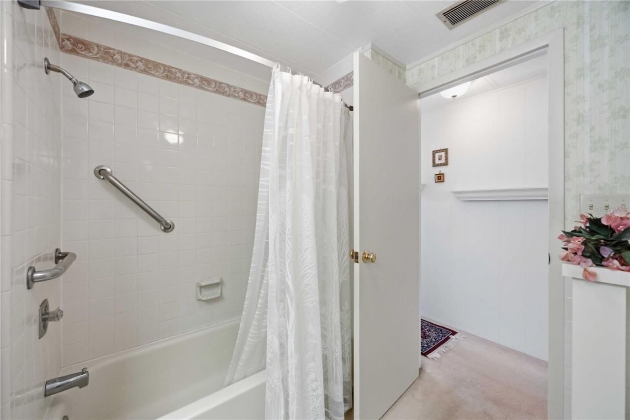 16 S Granada Plaza, Englewood, FL 34223 Photo