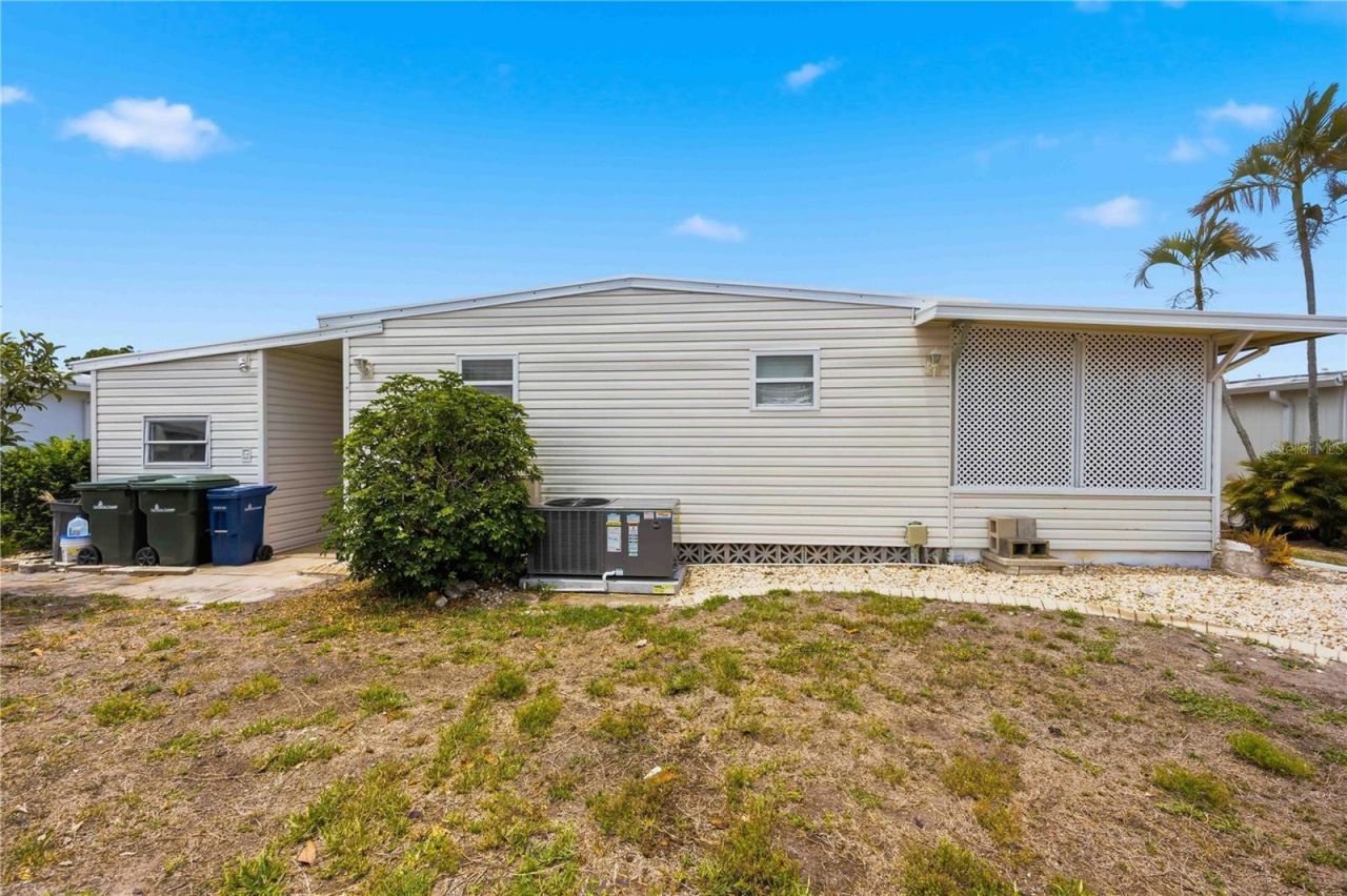 16 S Granada Plaza, Englewood, FL 34223 Photo