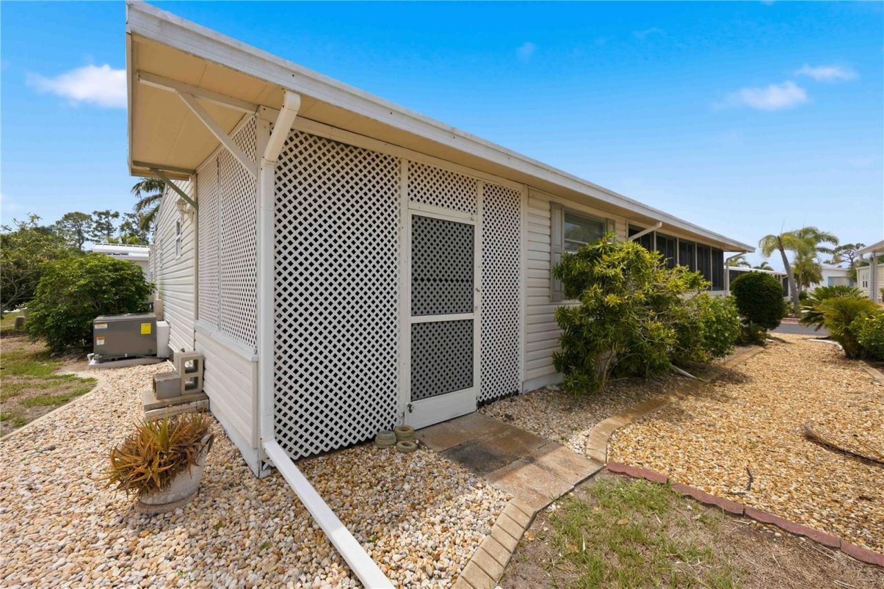 16 S Granada Plaza, Englewood, FL 34223 Photo