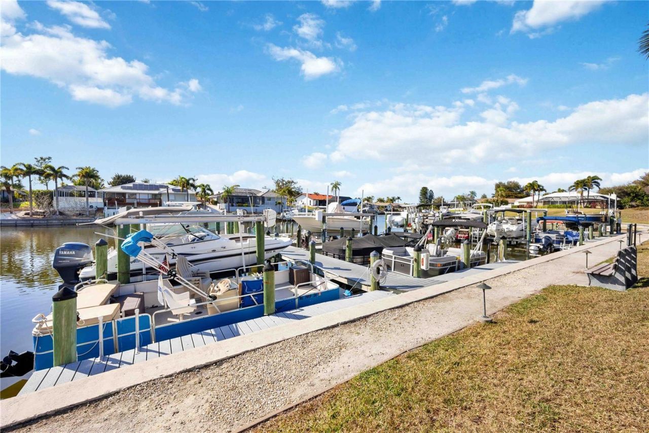 16 S Granada Plaza, Englewood, FL 34223 Photo