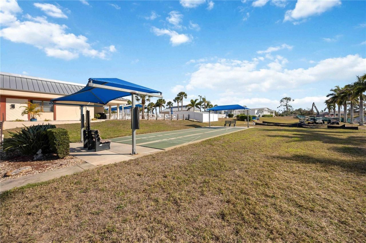 16 S Granada Plaza, Englewood, FL 34223 Photo