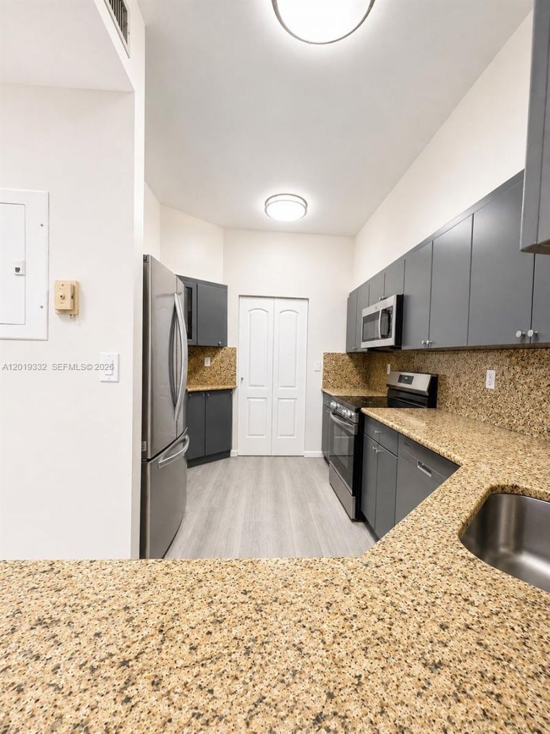 8816 Collins Ave, Unit 206, Surfside, FL 33154 Photo
