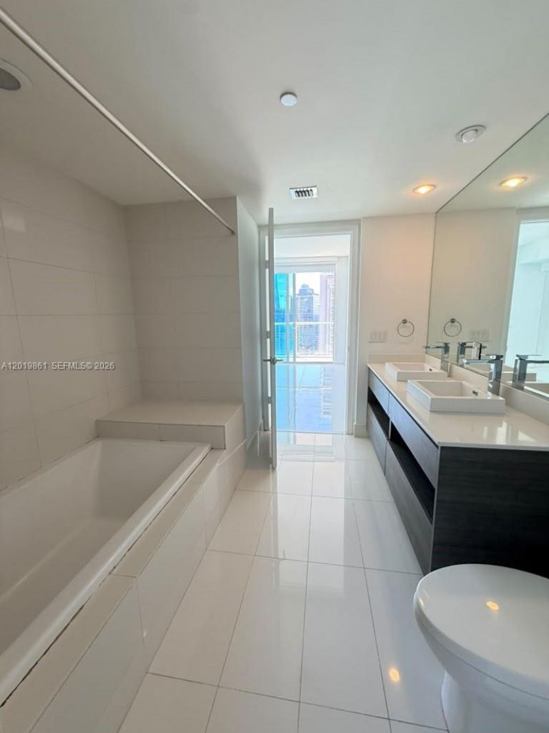 1100 S Miami Av, Unit 3302, Miami, FL 33130 Photo