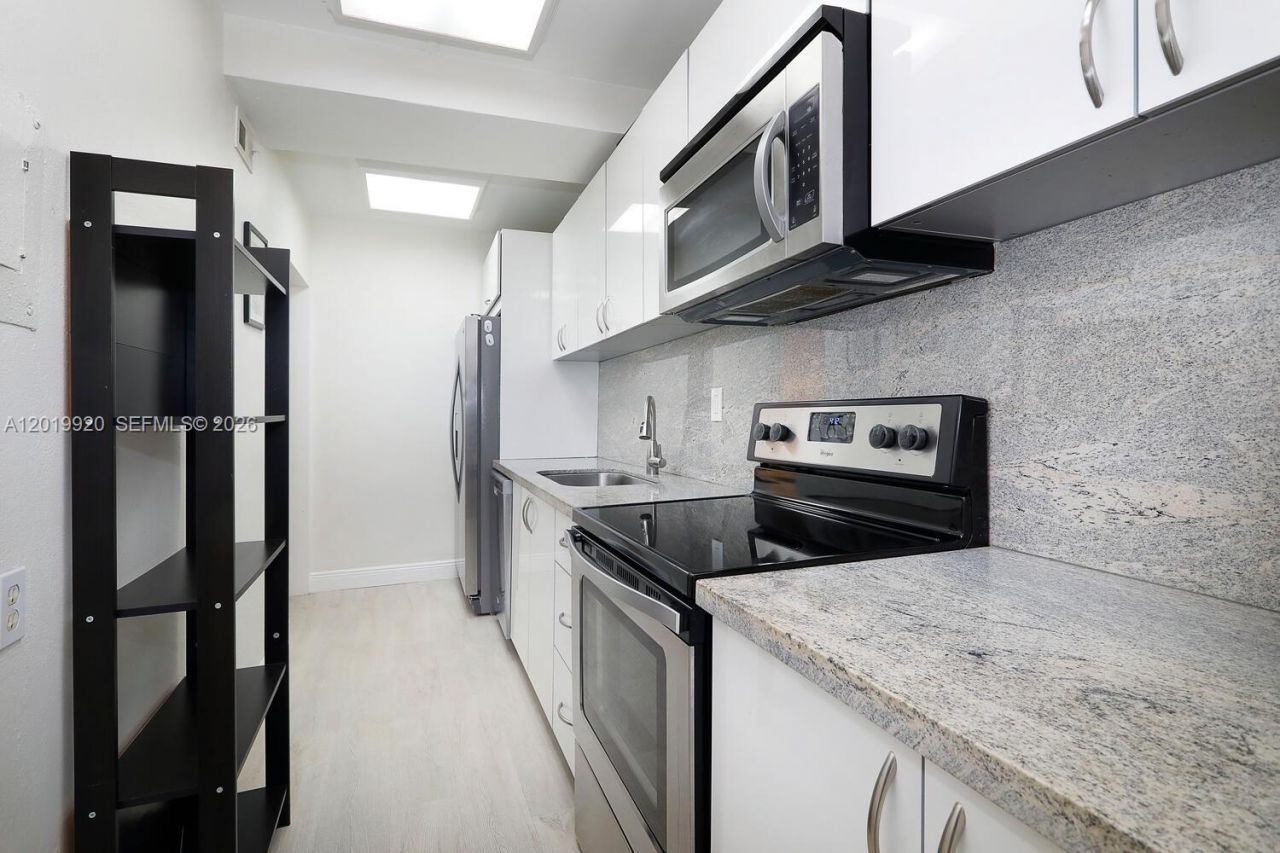 100 Lincoln Rd , Unit 330, Miami Beach, FL 33139 Photo