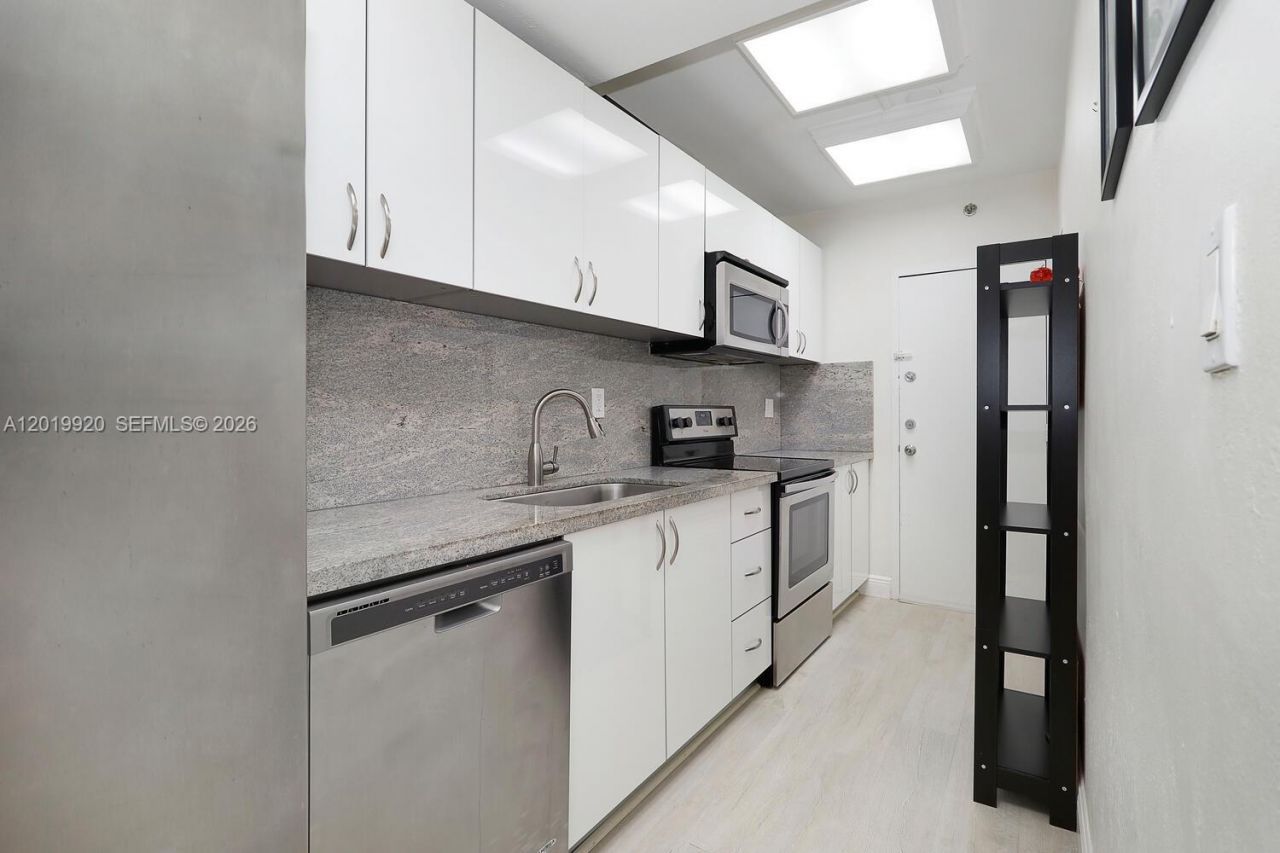100 Lincoln Rd , Unit 330, Miami Beach, FL 33139 Photo