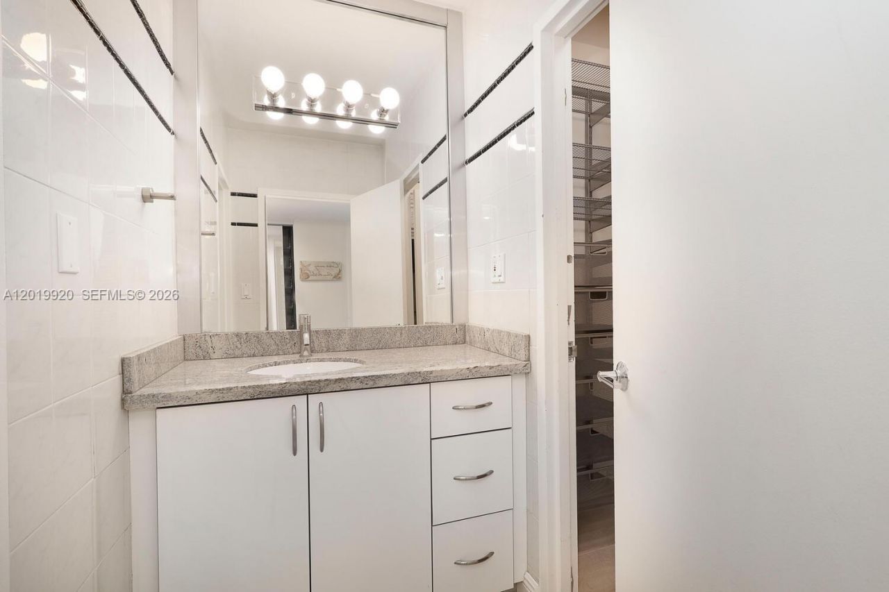 100 Lincoln Rd , Unit 330, Miami Beach, FL 33139 Photo