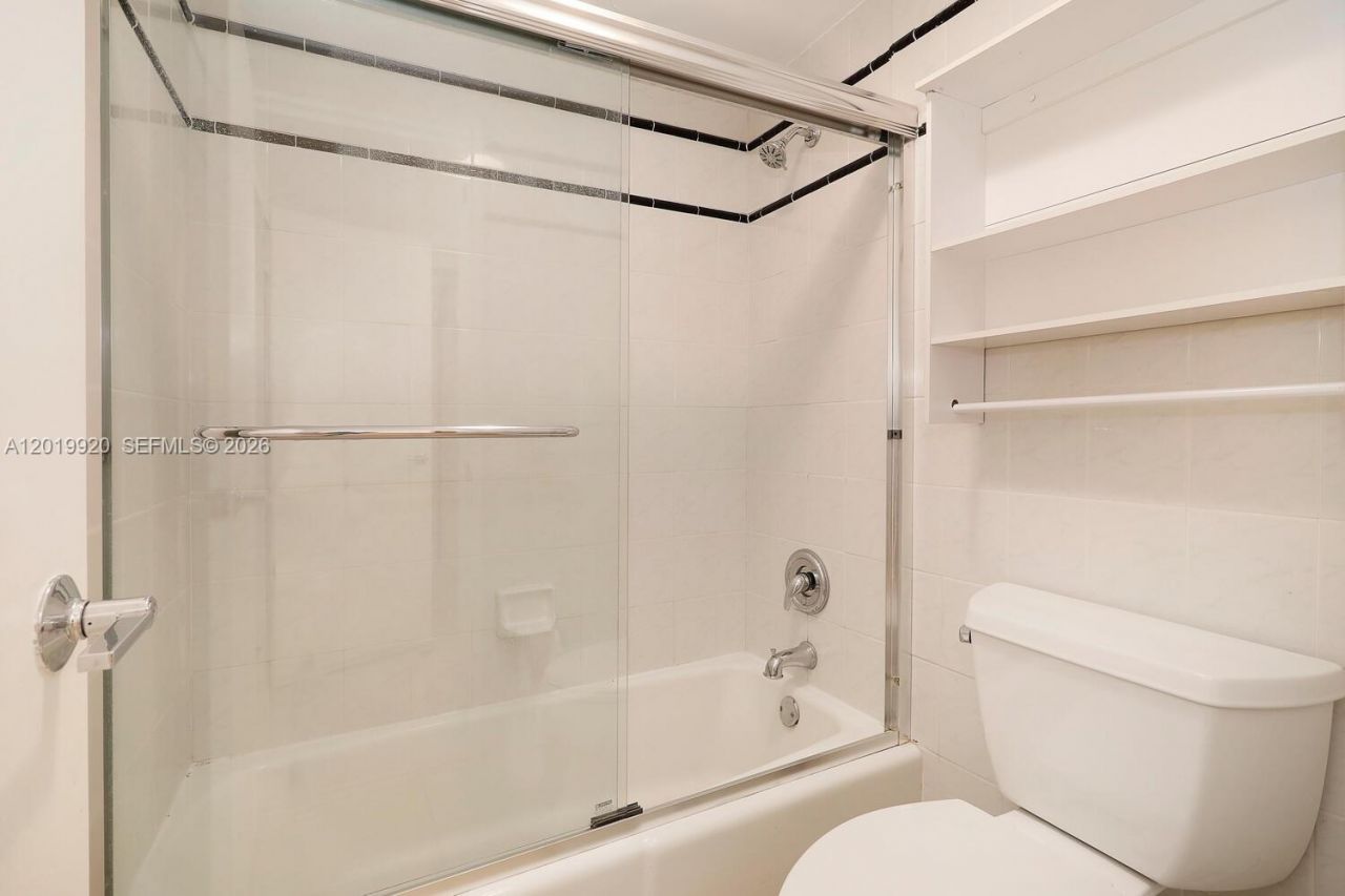 100 Lincoln Rd , Unit 330, Miami Beach, FL 33139 Photo
