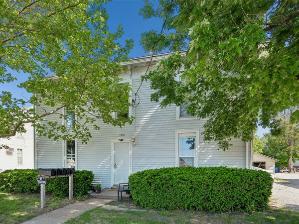 104 E Boston Avenue, Indianola, IA 50125