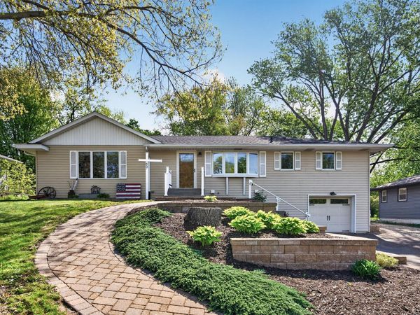 657 Granada Avenue N, Oakdale, MN 55128