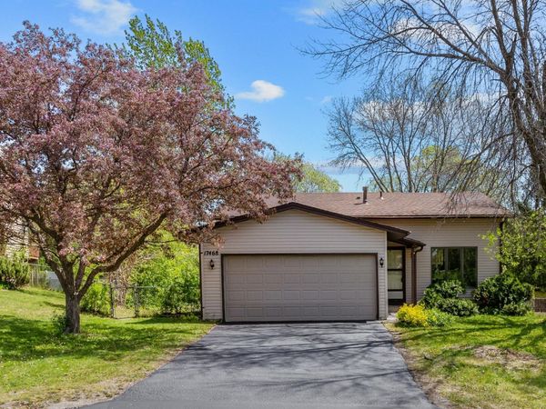 17468 Rustic Hills Drive, Eden Prairie, MN 55346