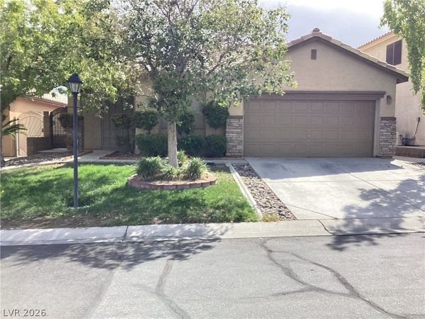 8305 Valley Stream Avenue , Las Vegas, NV 89131