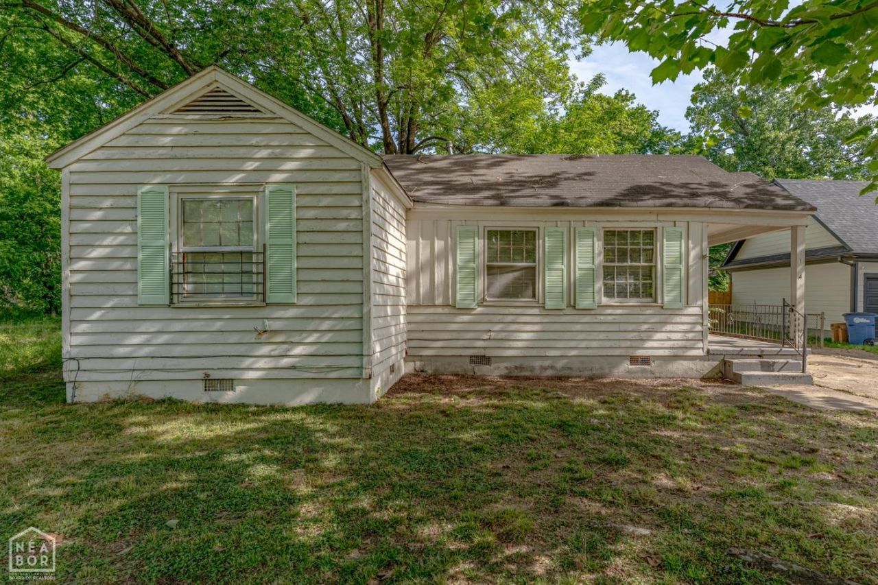 1904 E Barton Avenue, West Memphis, AR 72301 Main Photo