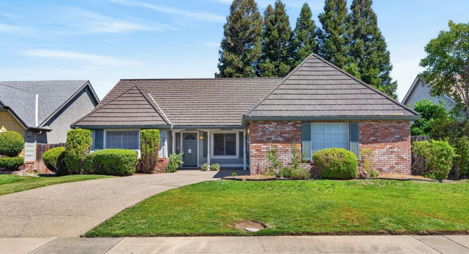 1448 Oak Grove Dr, Roseville, CA 95747 Photo