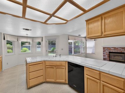 1448 Oak Grove Dr, Roseville, CA 95747 Photo