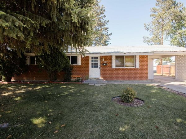 950 E 16th N, Mountain Home, ID 83647
