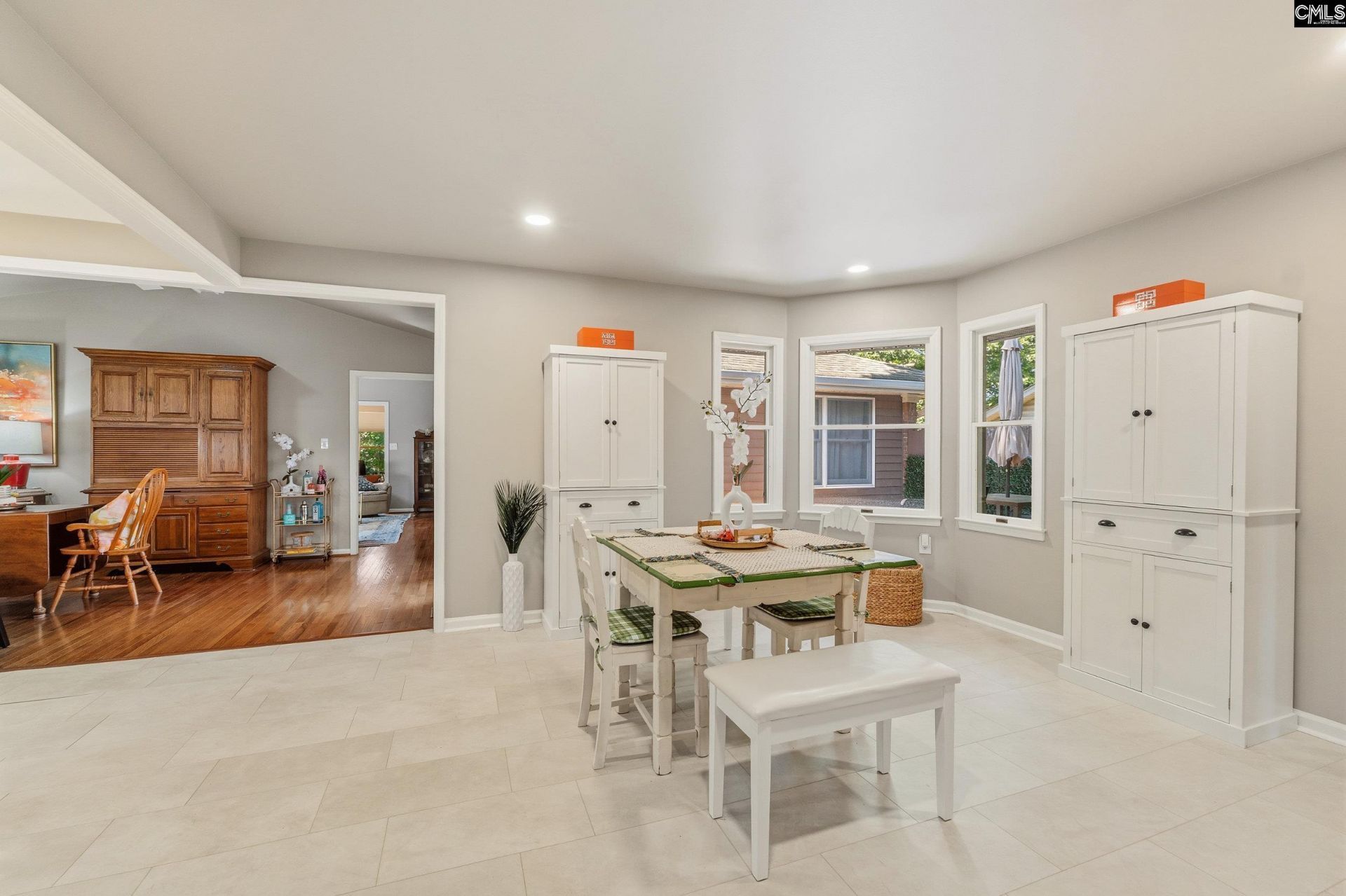 607 Ashwood Circle  Photo 4