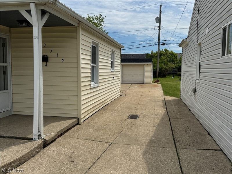 29516 Cresthaven Drive, Willowick, OH 44095 Photo 3