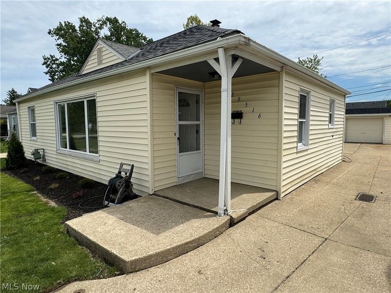 29516 Cresthaven Drive, Willowick, OH 44095 Photo 4