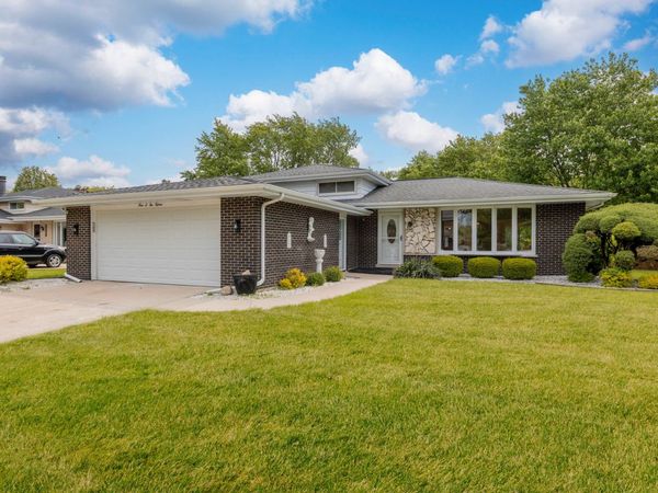 9S215 Florence Avenue , Downers Grove, IL 60516