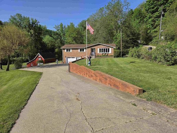 32387 Highway 52 , Guttenberg, IA 52052