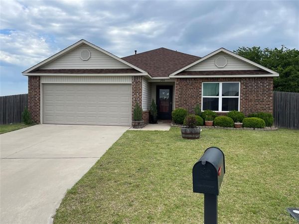 1904 Twisted Oak Court, Shawnee, OK 74804