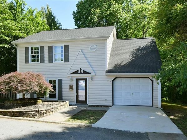 130 Sir Patricks Court , Clemmons, NC 27012