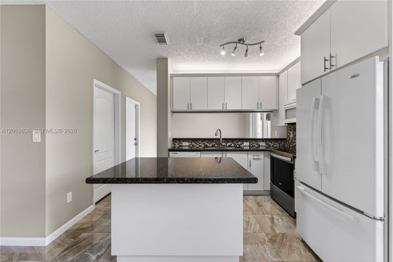 2340 NW 161st Ave, Pembroke Pines, FL 33028 Photo