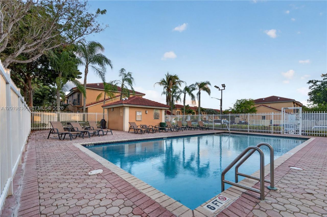 2340 NW 161st Ave, Pembroke Pines, FL 33028 Photo
