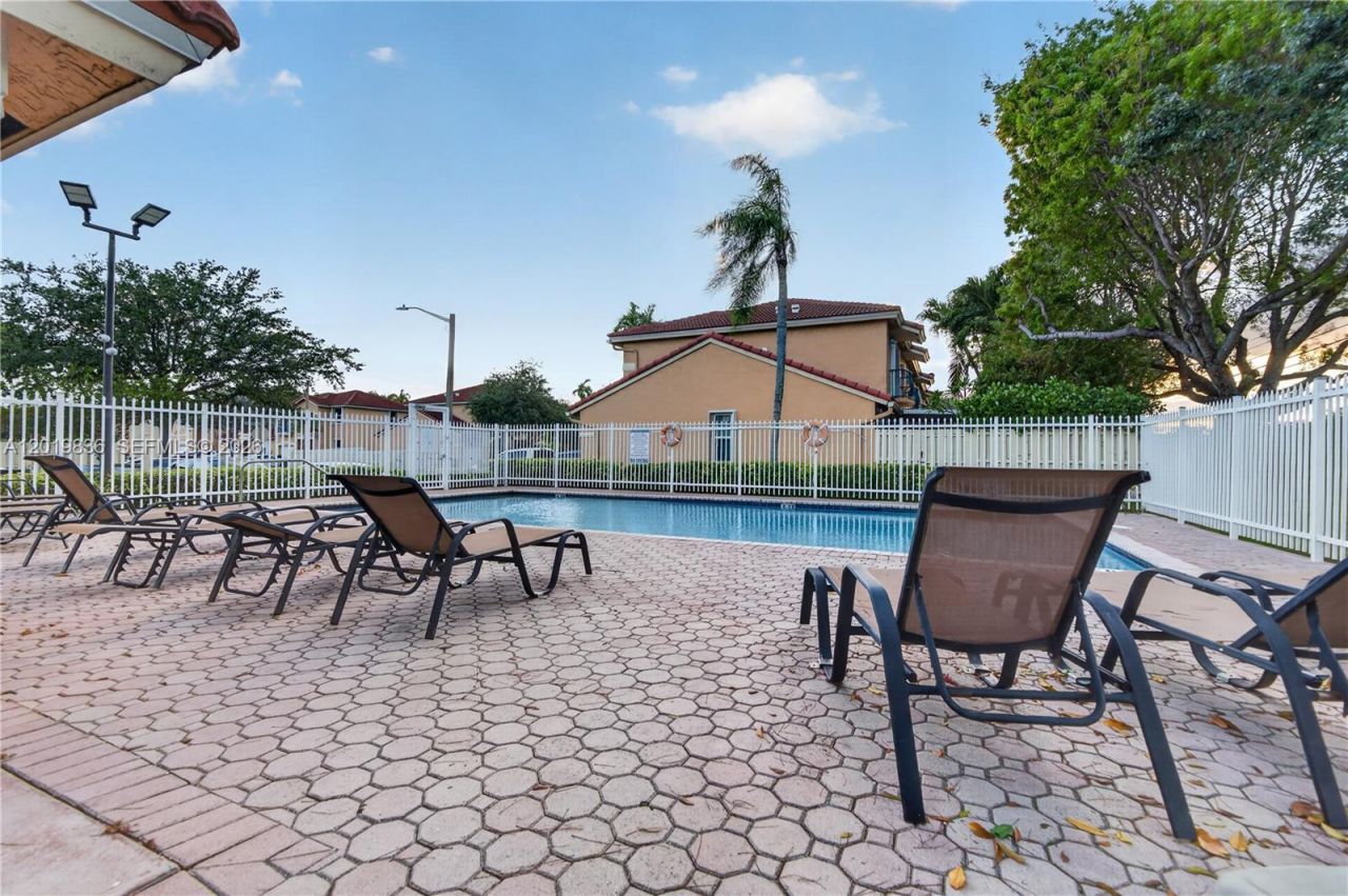 2340 NW 161st Ave, Pembroke Pines, FL 33028 Photo