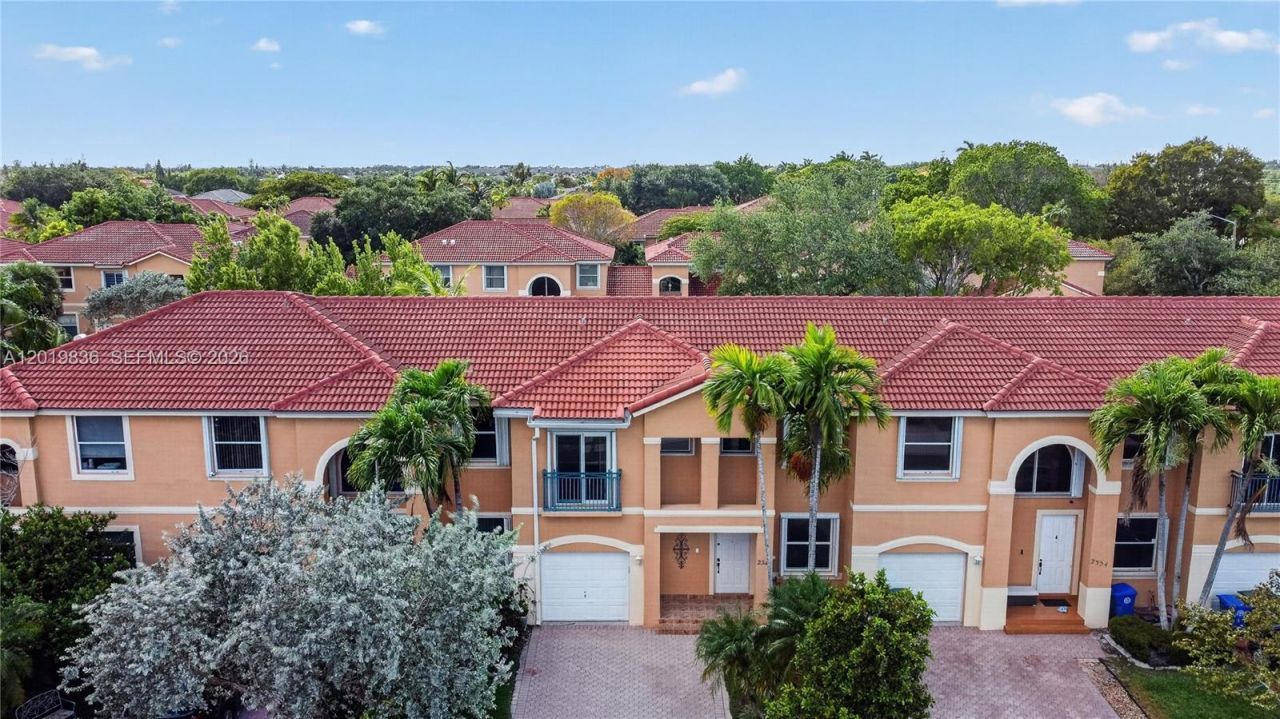 2340 NW 161st Ave, Pembroke Pines, FL 33028 Photo