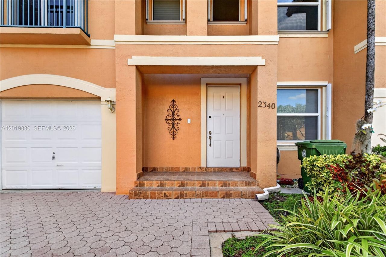 2340 NW 161st Ave, Pembroke Pines, FL 33028 Photo