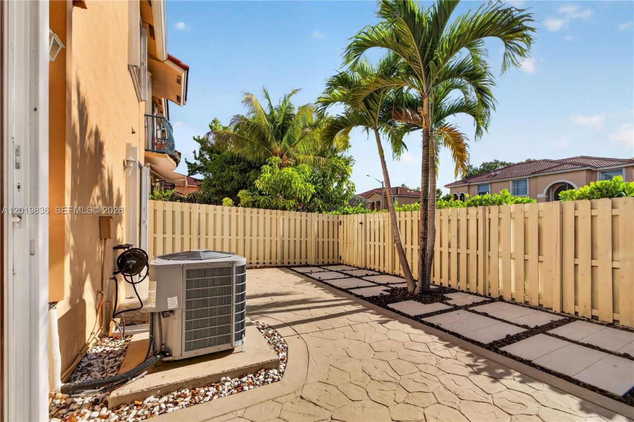 2340 NW 161st Ave, Pembroke Pines, FL 33028 Photo