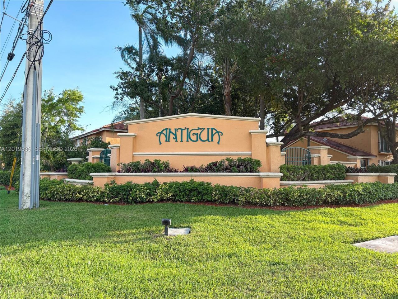 2340 NW 161st Ave, Pembroke Pines, FL 33028 Photo