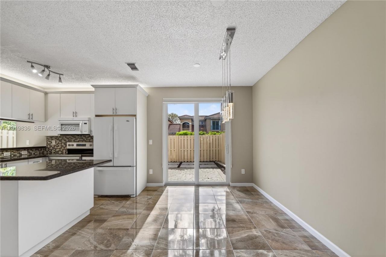 2340 NW 161st Ave, Pembroke Pines, FL 33028 Photo