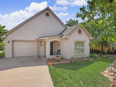 119 Granite Ridge Cir, Medicine Park, OK 73557