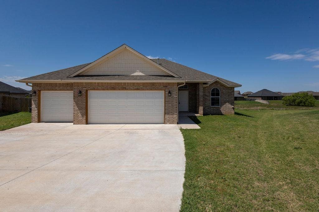 5923 NE Yorktown Ct, Elgin, OK 73538 Main Photo