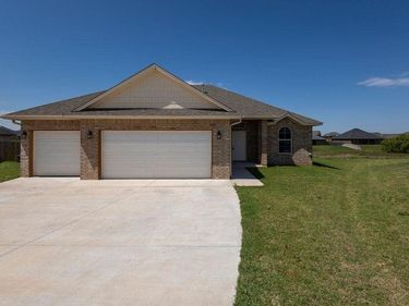 5923 NE Yorktown Ct, Elgin, OK 73538