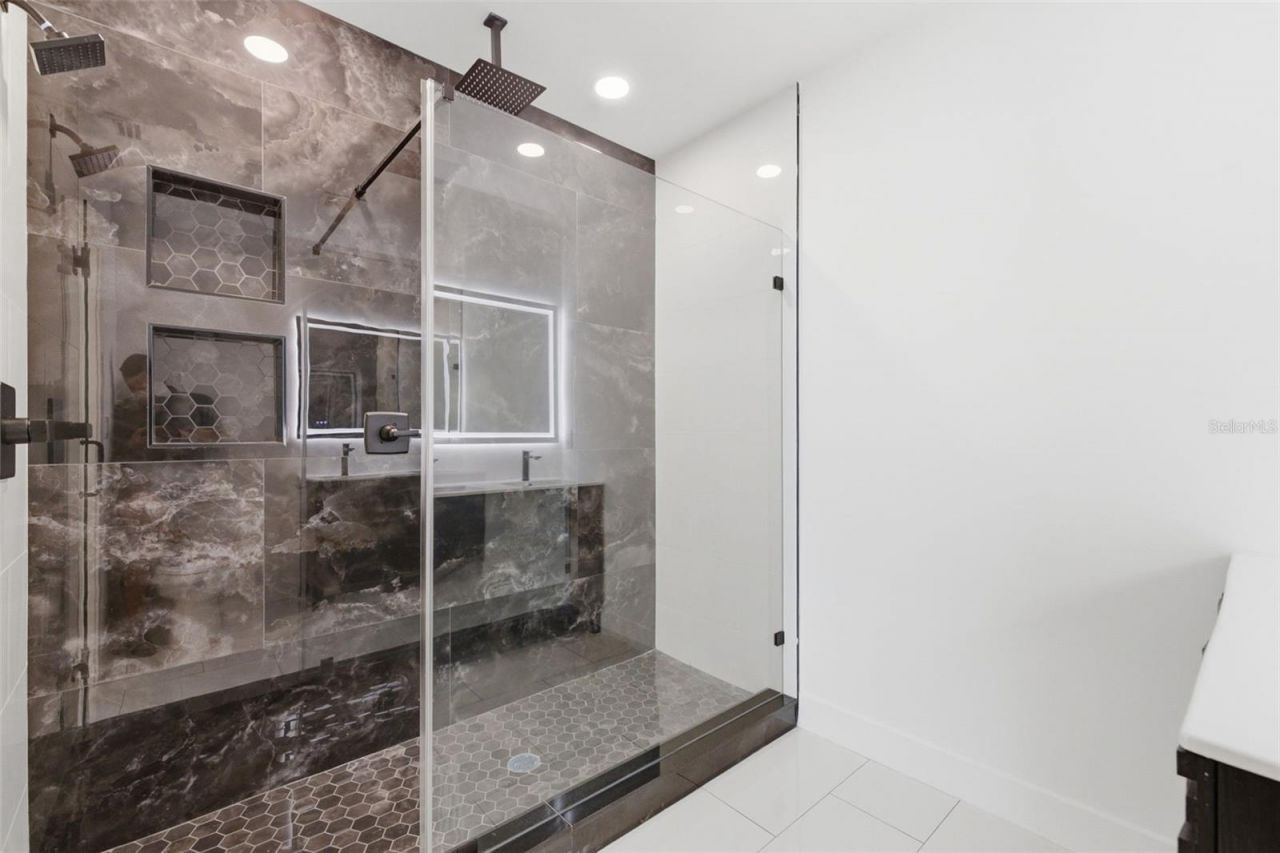 1530 12th Avenue S, Saint Petersburg, FL 33705 Photo