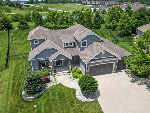 194 SW Roosevelt Ridge, Lee's Summit, MO 64081