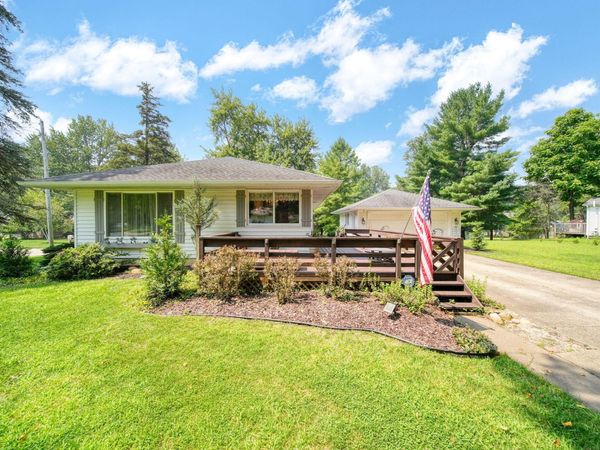 6126 Crest Road, Jackson, MI 49203