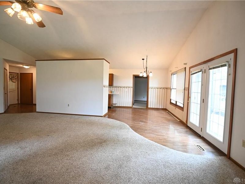 425 Richard Glen, Tipp City, OH 45371 Photo 22