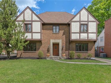 215 Beverly Place, Oakwood, OH 45419