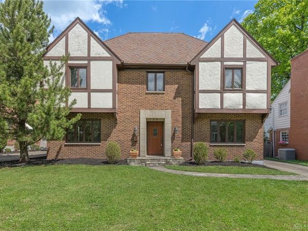 215 Beverly Place, Oakwood, OH 45419