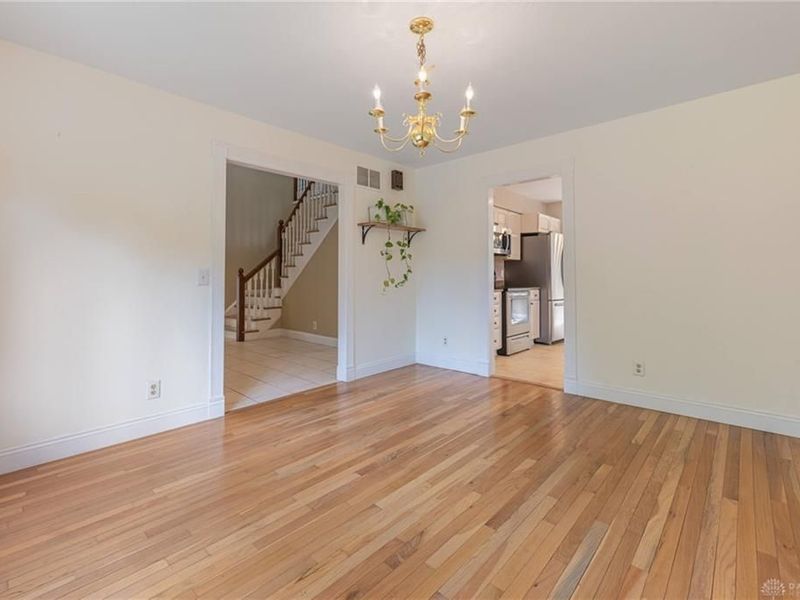 215 Beverly Place, Oakwood, OH 45419 Photo 3