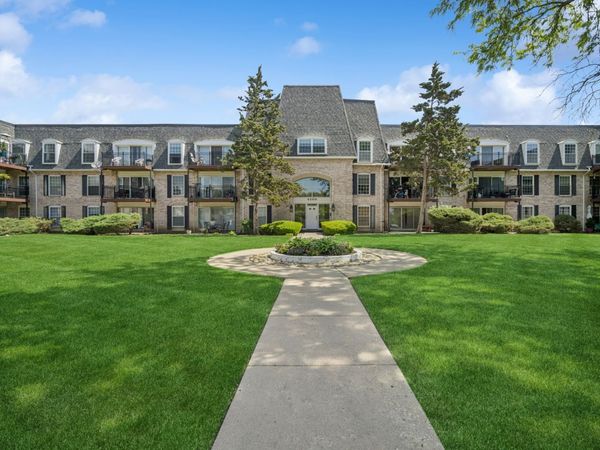 5200 Carriageway Drive, Unit 214, Rolling Meadows, IL 60008