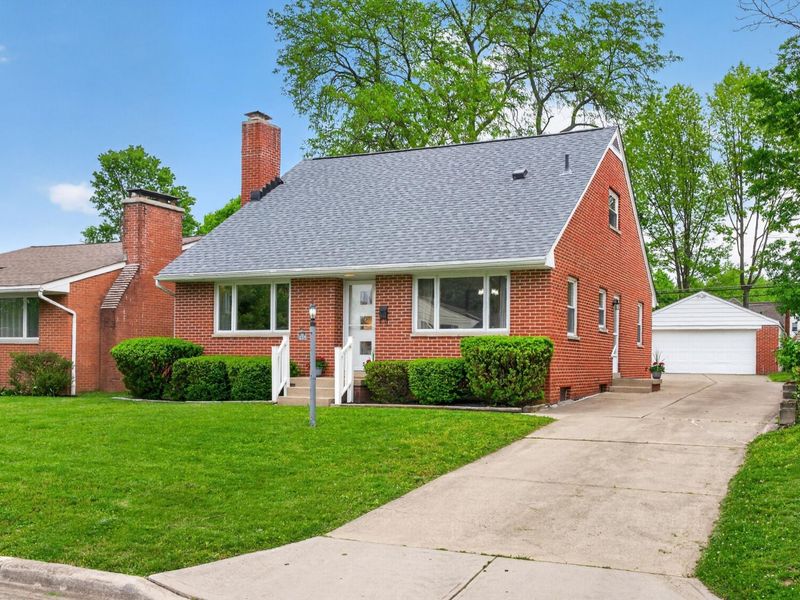 154 Desantis Drive, Columbus, OH 43214 Photo 2