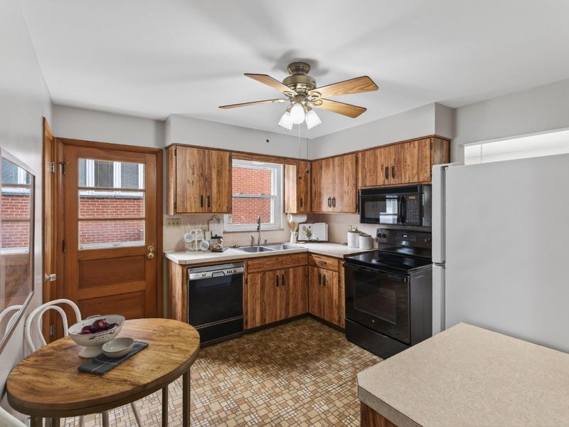 154 Desantis Drive, Columbus, OH 43214 Photo 8