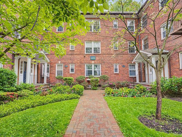 10 Welwyn Road , Unit 2C, Great Neck, NY 11021
